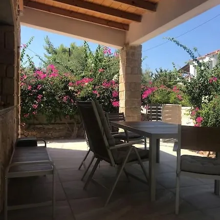 Πέτρινη Κατοικία Στην Αίγινα - Stone House In Aigina Khloi Exteriér fotografie